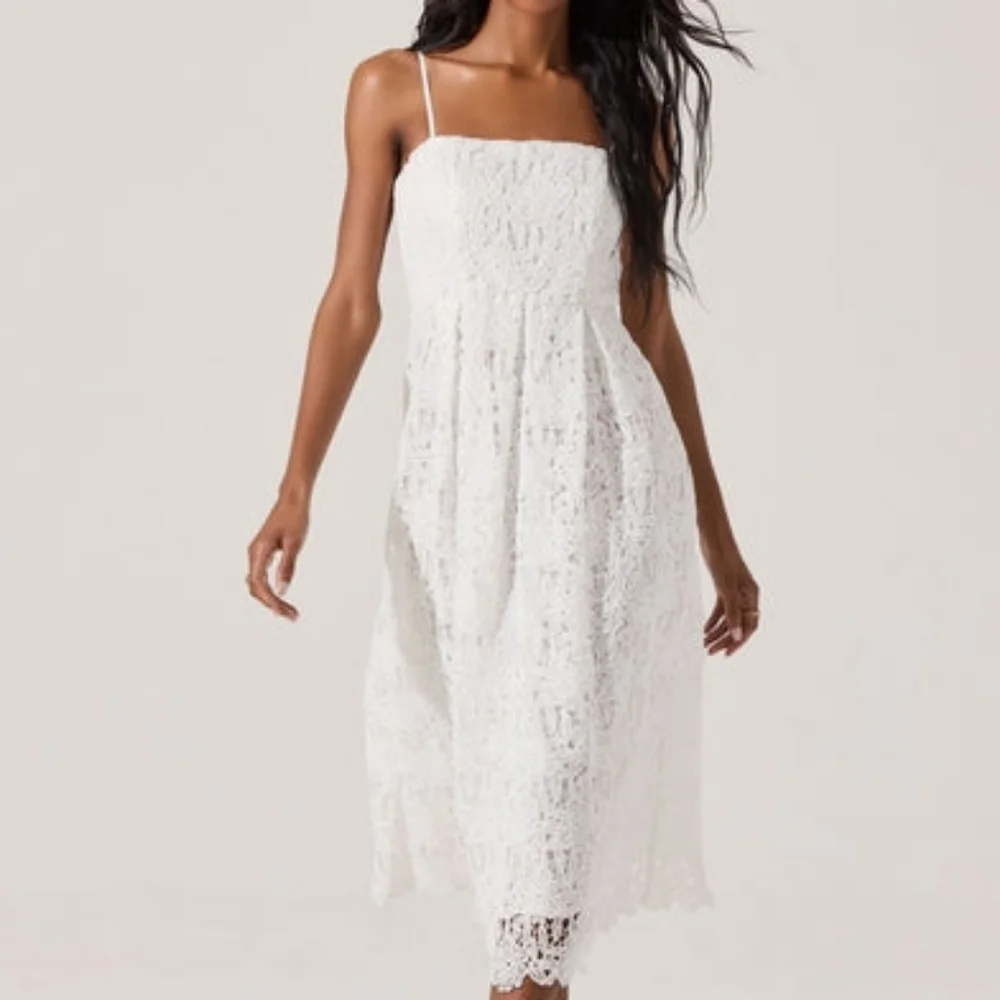 Astr White Flowery Lace Midi Dress Size Medium Nwot, Has One Very Small Flaw - Picture 1 of 16